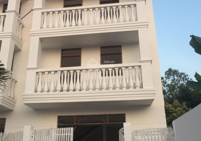 Nhà phố liền kề 1 trệt, 1 lầu, giá 2 tỷ 4 tặng gói nội thất 100 triệu và tặng vàng, LH 0937273667