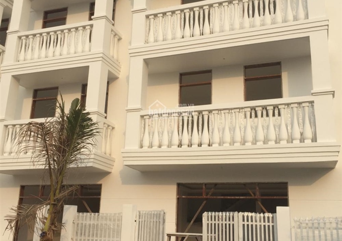 Nhà phố liền kề 1 trệt, 1 lầu, giá 2 tỷ 4 tặng gói nội thất 100 triệu và tặng vàng, LH 0937273667