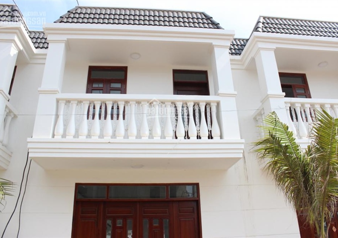 Nhà phố liền kề 1 trệt, 1 lầu, giá 2 tỷ 4 tặng gói nội thất 100 triệu và tặng vàng, LH 0937273667