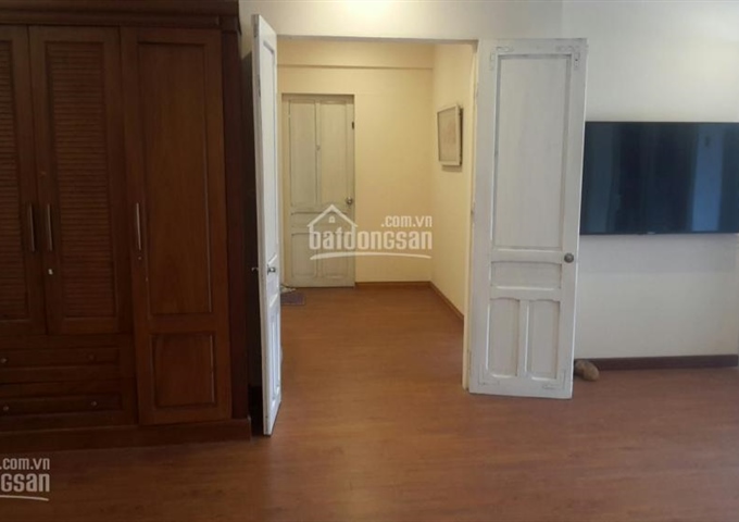 Bán CHTT C4 ngõ 4 Vũ Ngọc Phan, DT 200m2 x 2 tầng, giá 3,8 tỷ